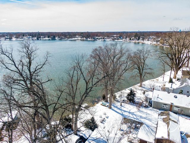 21870 W Lake Avenue, Round Lake, IL 60073