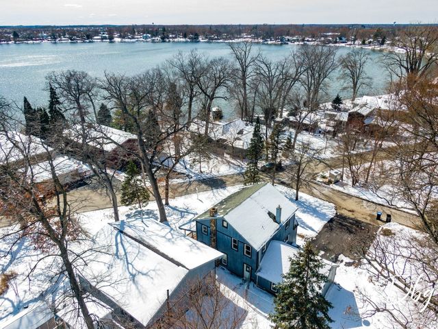 21870 W Lake Avenue, Round Lake, IL 60073