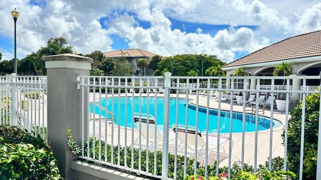 5025 Wiles Road 107, Coconut Creek, FL 33073