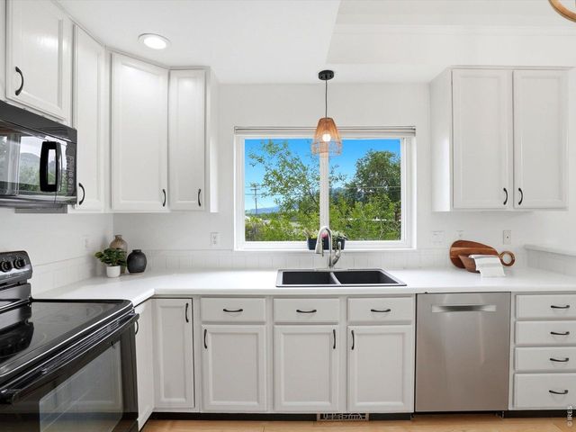 4852 10th St, Boulder, CO 80304