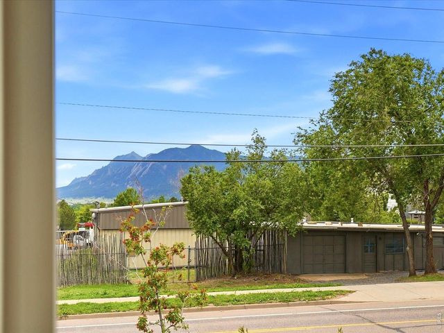 4852 10th St, Boulder, CO 80304