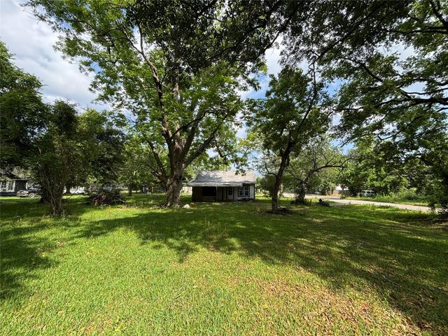 1101 N Blair Avenue, Cleveland, TX 77327