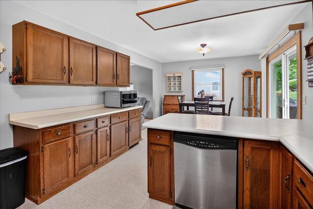 520 Acker Parkway, Deforest, WI 53532