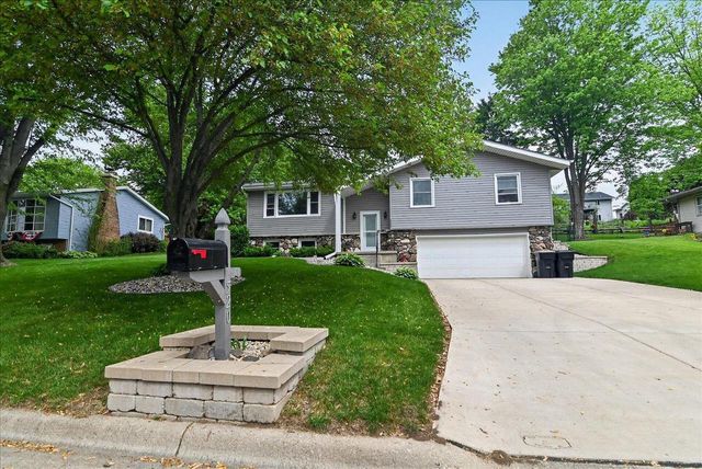 520 Acker Parkway, Deforest, WI 53532