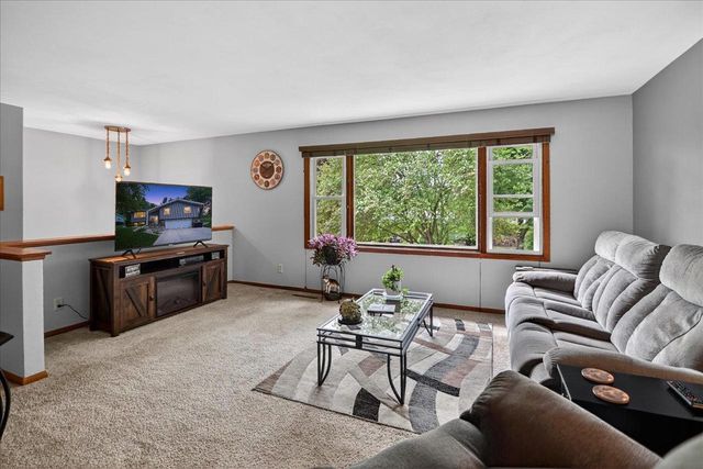 520 Acker Parkway, Deforest, WI 53532
