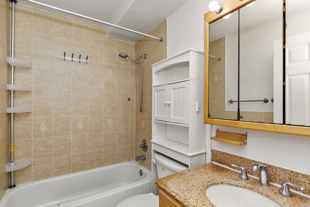 522 E Spruce Drive 1B, Palatine, IL 60074