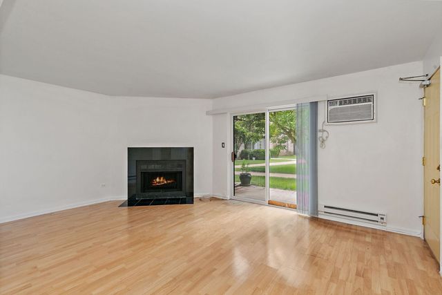 522 E Spruce Drive 1B, Palatine, IL 60074