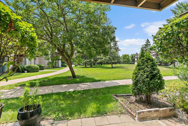 522 E Spruce Drive 1B, Palatine, IL 60074