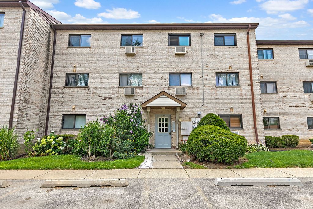 522 E Spruce Drive 1B, Palatine, IL 60074
