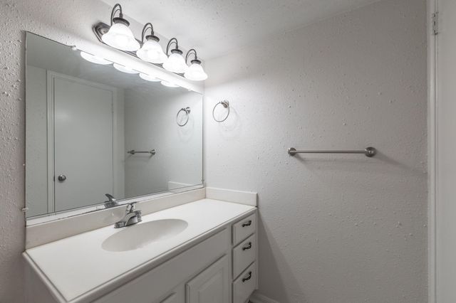 6478 Bayou Glen Road, Houston, TX 77057