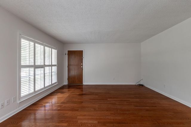 6478 Bayou Glen Road, Houston, TX 77057