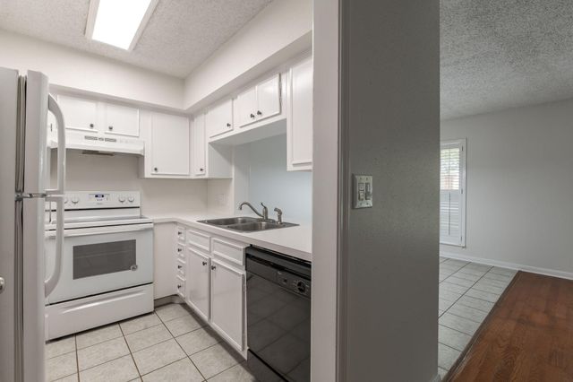 6478 Bayou Glen Road, Houston, TX 77057