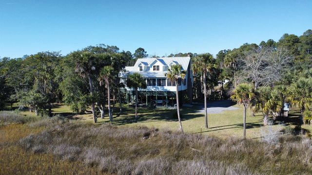 9715 Two Pines Rd., Mcclellanville, SC 29458