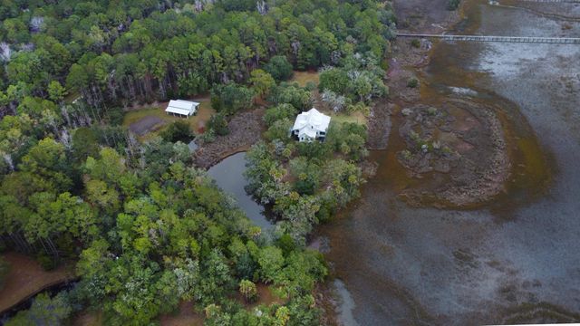 9715 Two Pines Rd., Mcclellanville, SC 29458