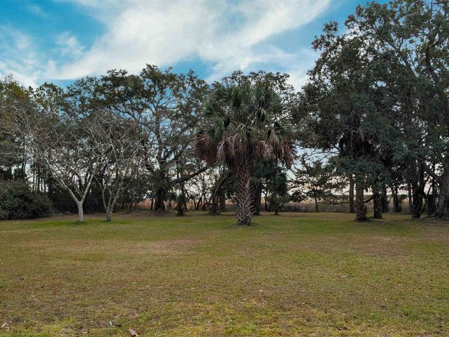 9715 Two Pines Rd., Mcclellanville, SC 29458