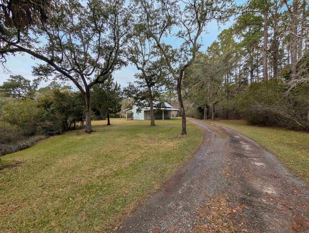 9715 Two Pines Rd., Mcclellanville, SC 29458