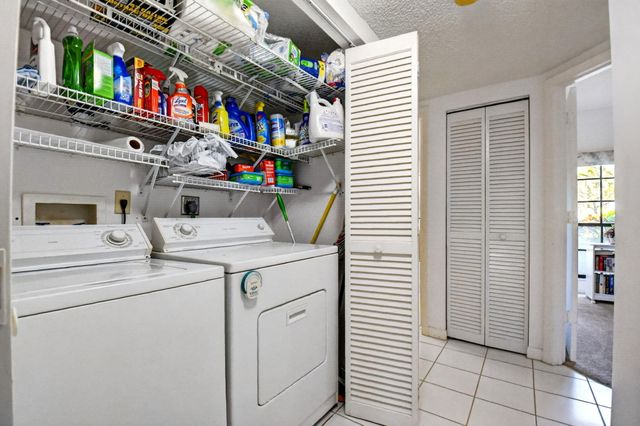 3281 Jog Park Drive, Greenacres, FL 33467