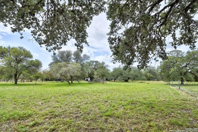 1810 Burr Oak, Adkins, TX 78101