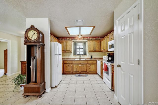 1810 Burr Oak, Adkins, TX 78101