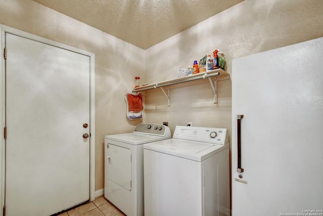1810 Burr Oak, Adkins, TX 78101