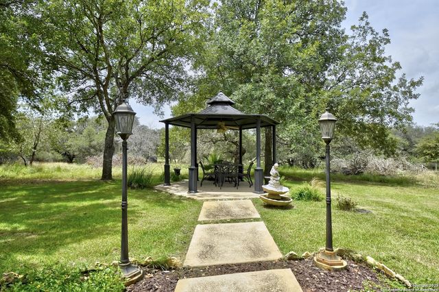 1810 Burr Oak, Adkins, TX 78101