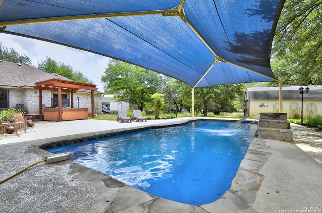 1810 Burr Oak, Adkins, TX 78101