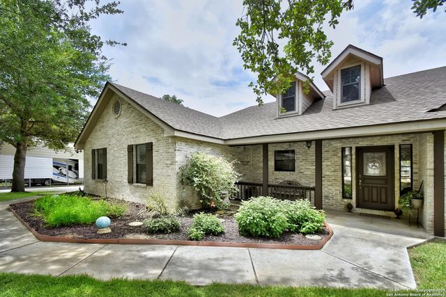 1810 Burr Oak, Adkins, TX 78101