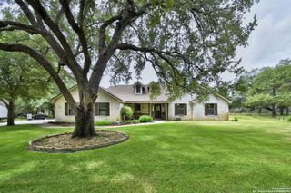 1810 Burr Oak, Adkins, TX 78101