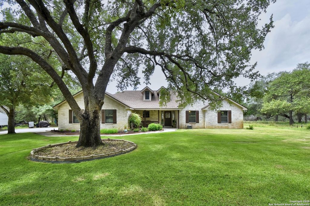 1810 Burr Oak, Adkins, TX 78101