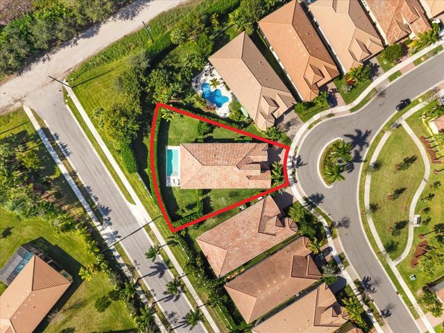 9475 Kalmar Circle W, Parkland, FL 33076