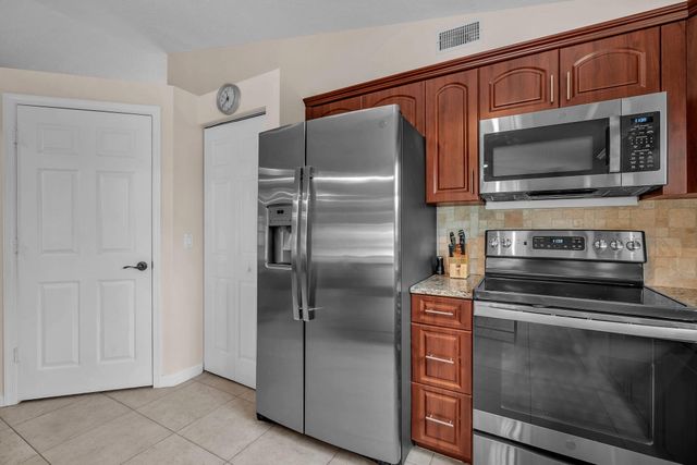 8576 WINDY Circle, Boynton Beach, FL 33472