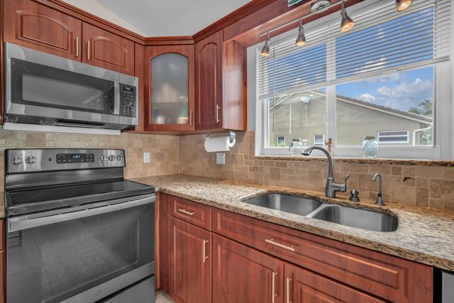 8576 WINDY Circle, Boynton Beach, FL 33472
