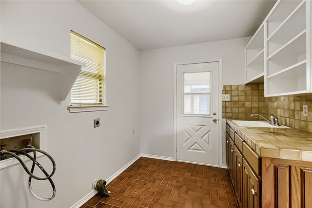 8251 Slippery Creek Court, Red Oak, TX 75154