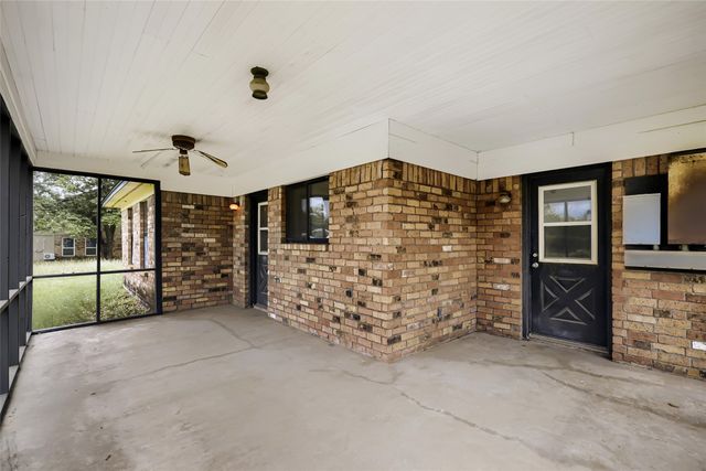 8251 Slippery Creek Court, Red Oak, TX 75154