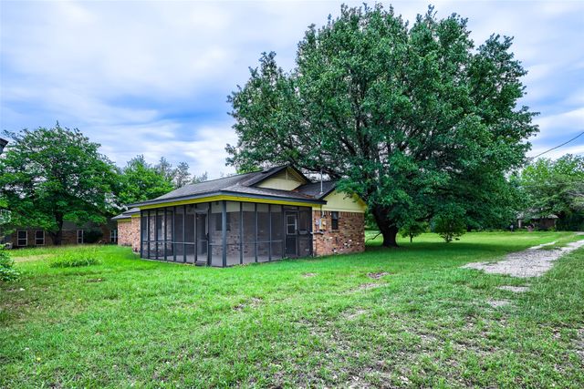 8251 Slippery Creek Court, Red Oak, TX 75154