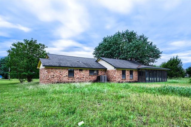 8251 Slippery Creek Court, Red Oak, TX 75154