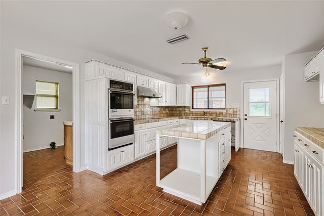 8251 Slippery Creek Court, Red Oak, TX 75154