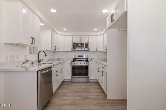 2866 W Avenue F, Lancaster, CA 93536