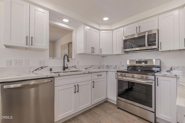 2866 W Avenue F, Lancaster, CA 93536