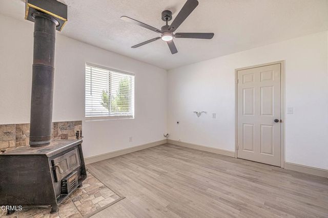 2866 W Avenue F, Lancaster, CA 93536