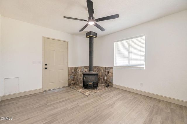 2866 W Avenue F, Lancaster, CA 93536