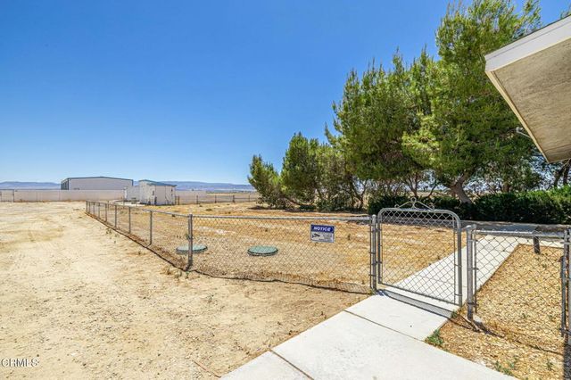 2866 W Avenue F, Lancaster, CA 93536