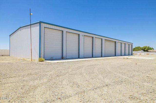 2866 W Avenue F, Lancaster, CA 93536