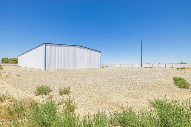 2866 W Avenue F, Lancaster, CA 93536