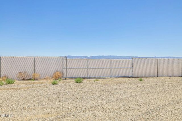 2866 W Avenue F, Lancaster, CA 93536