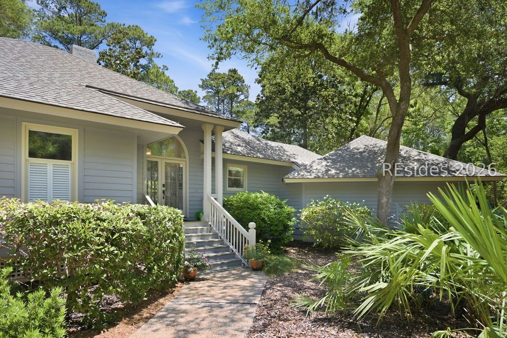 28 Forest Dr, Hilton Head Island, SC 29928
