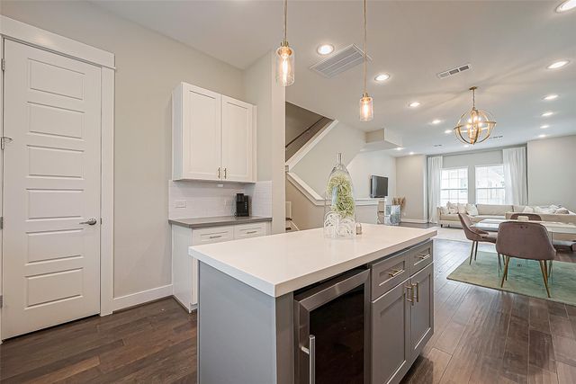 2051 Sherwood Forest Street, Houston, TX 77043