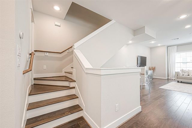 2051 Sherwood Forest Street, Houston, TX 77043