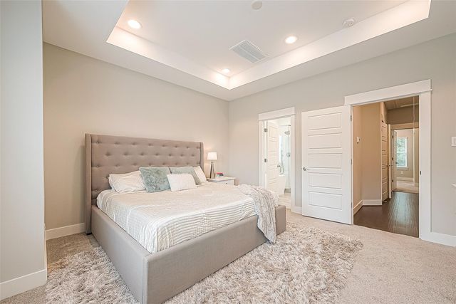 2051 Sherwood Forest Street, Houston, TX 77043