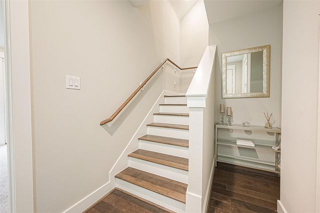 2051 Sherwood Forest Street, Houston, TX 77043